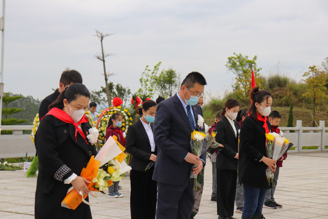 清明祭英烈 共鑄中華魂丨來賓市培文學校烈士陵園祭掃活動